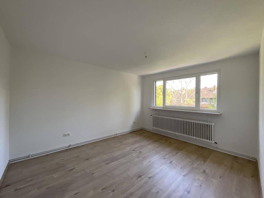 Sanierte 3-Zimmer-Wohnung im Dachgeschoss mit Dusche in Wilhelmshaven City! Bezugsfertig!, 26389 Wilhelmshaven