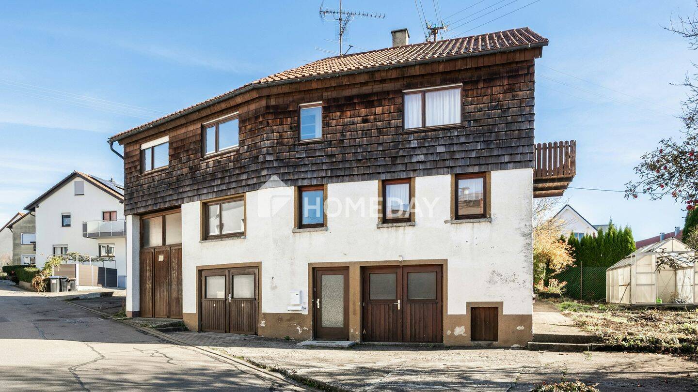 Freistehendes Einfamilienhaus in Hanglage mit Geschichte und Charakter, 72574 Bad Urach