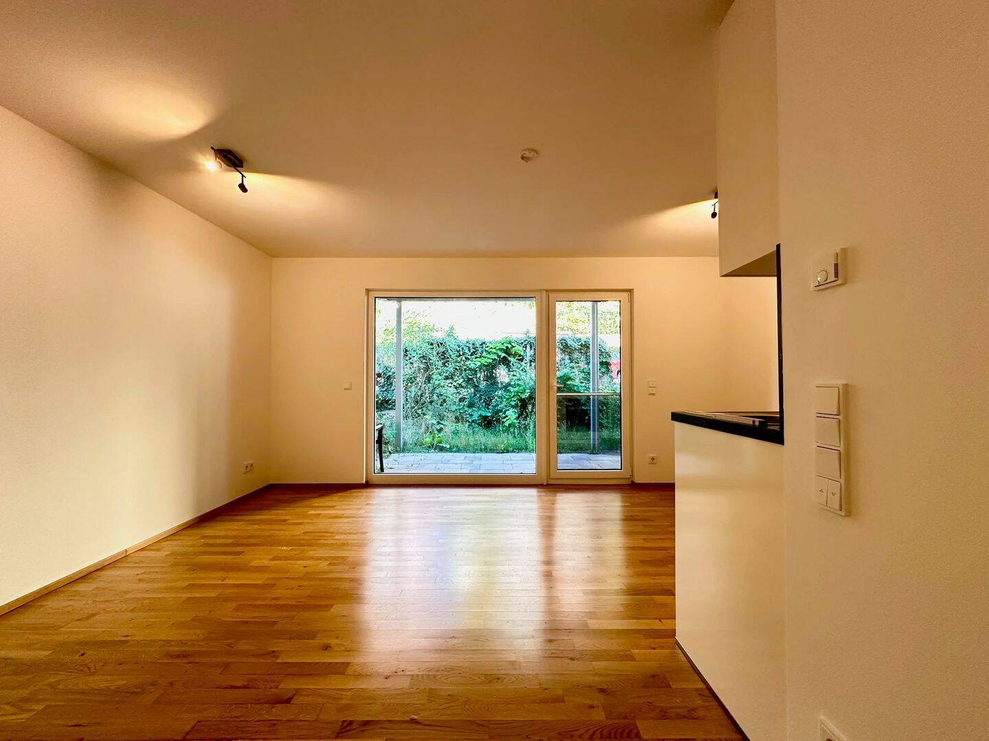 Hochwertig ausgestattet und gut vermietet: 1-ZW mit EBK, Terrasse und Stellplatz in Versbach!, 97078 Würzburg (Grombühl Lindleinsmühle Versbach)