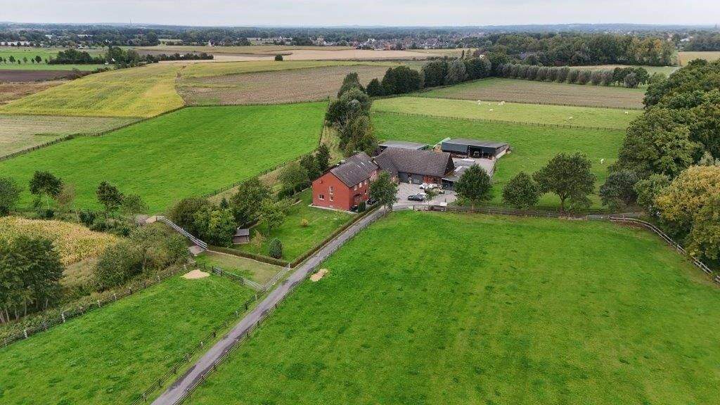 Ländliches Anwesen mit drei Wohneinheiten, Scheune, zwei Stallungen und Weideflächen in Selm