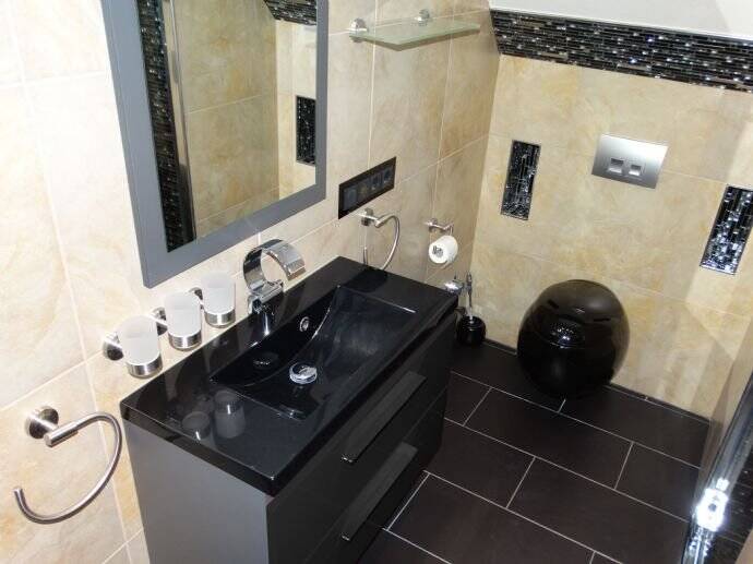 Wohnz. + Schlafz. + Küche + Bad + Diele + Balkon + Flur + 4 Abstellkammern + Dachboden + TV + Internet (LAN & WLAN), 59269 Beckum