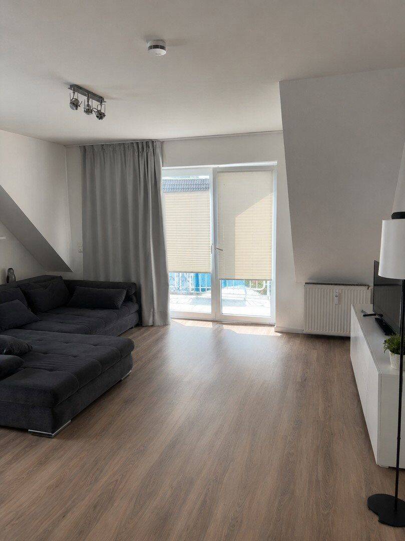 Großzügige, helle 3 Zimmerwohnung zum 01.10 oder 01.11, 25492 Heist