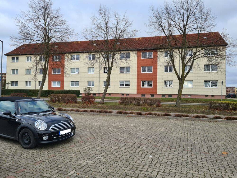 Frisch modernisierte 3-Raum-Wohnung in Stavenhagen – bezugsfrei im 1. OG, 17153 Stavenhagen