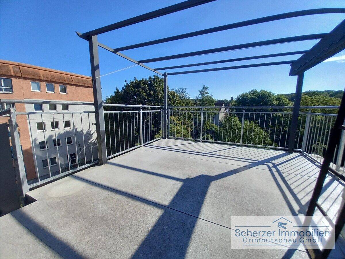 außergewöhnliche 2-Zimmer Wohnung mit Dachterrasse, Einbauküche und beheiztem Hobbyraum am Stadtzentrum, 8451 Crimmitschau
