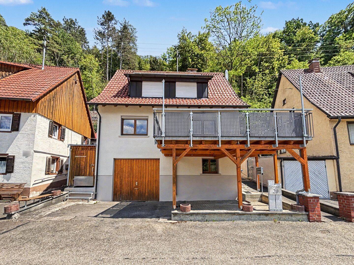 Wohnen mit besonderem Flair | Einfamilienhaus mit Balkon und Garten auf mehreren Ebenen, 72519 Veringenstadt