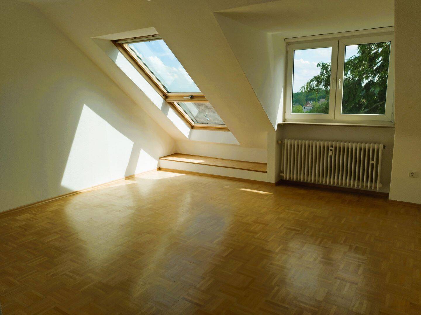 Helle, frisch renovierte Wohnung in Waldnähe, 34128 Kassel (Harleshausen Jungfernkopf Kirchditmold)