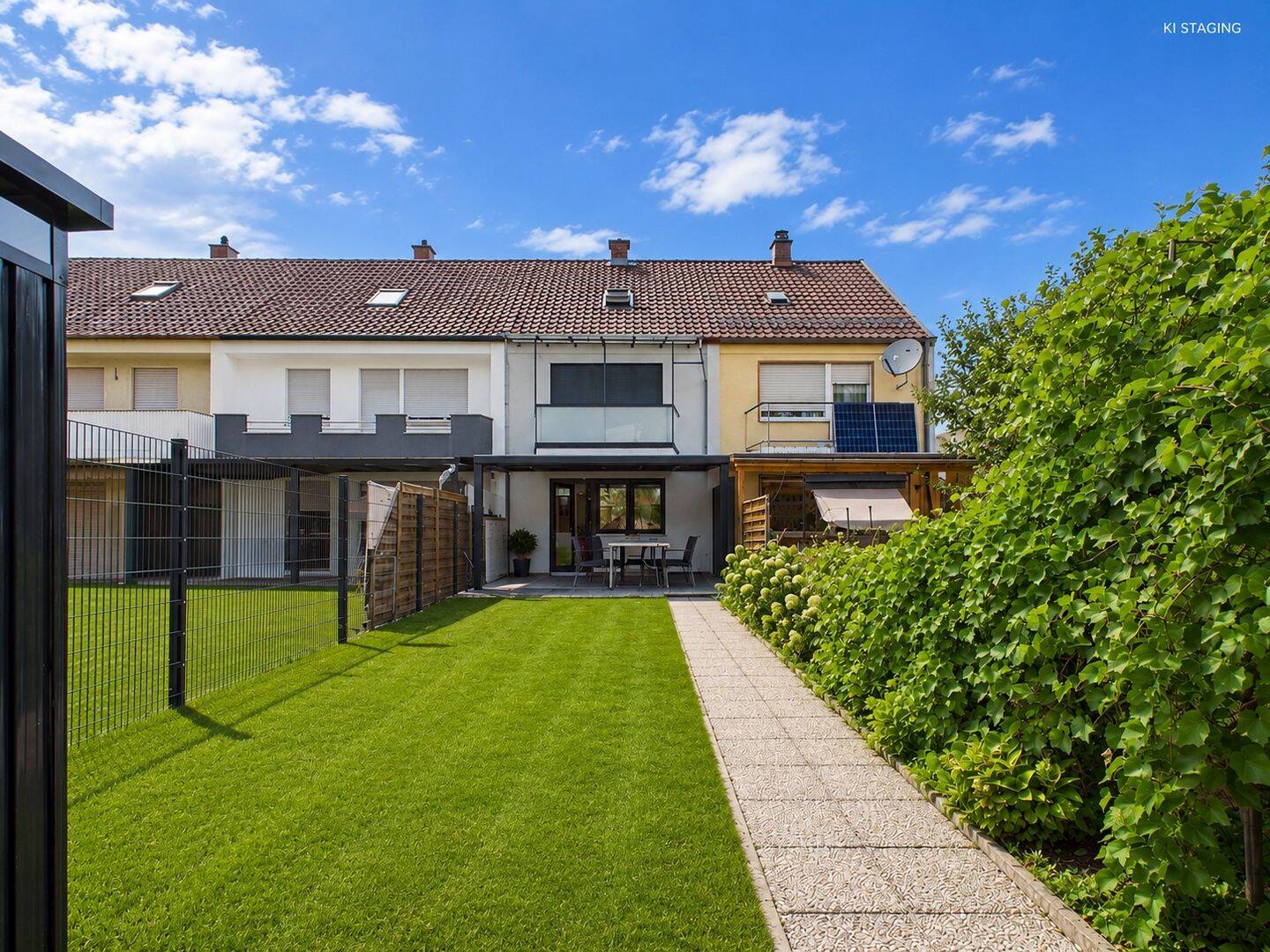 Saniertes Reihenmittelhaus in Haunstetten: Ihr neues Zuhause mit Garten und Balkon!, 86179 Augsburg (Haunstetten Siebenbrunn)