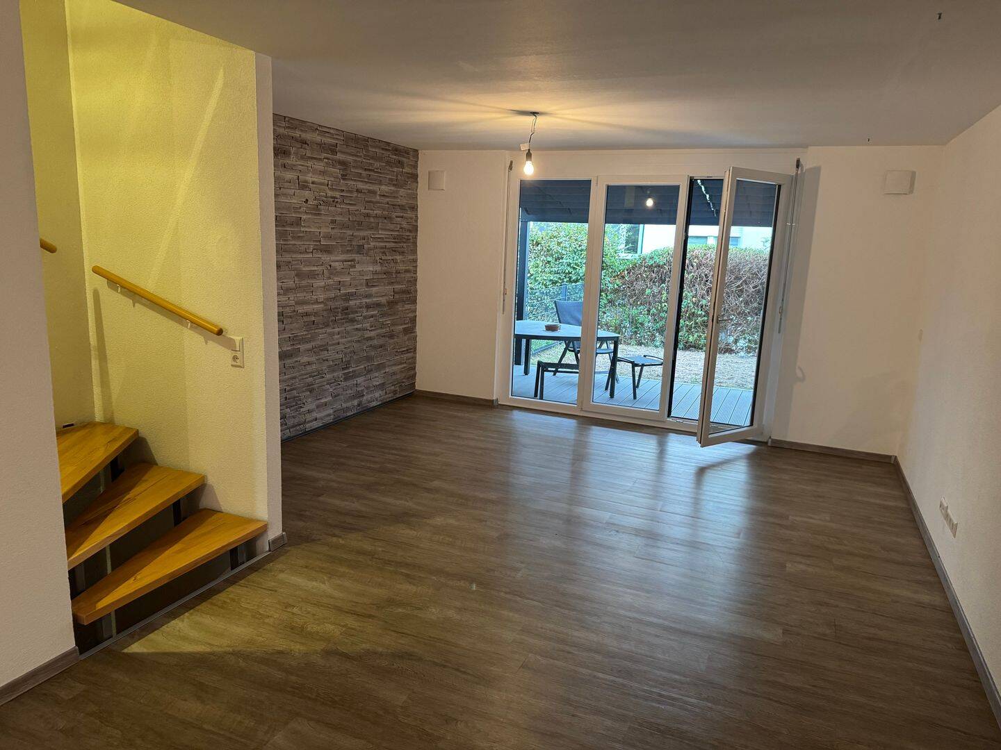 Familienfreundliches Reihenhaus in bevorzugter Lage – Dachterrasse, Terrasse & moderner Ausstattung, 74211 Leingarten