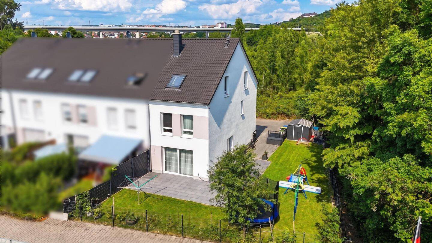 Familienglück trifft Stil & Nachhaltigkeit – Modernes KfW 55 REH in Zell am Main!, 97299 Zell a. Main