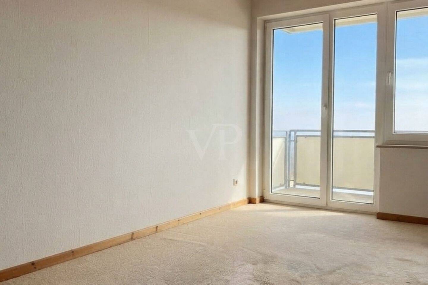 Vermietete 2-Zimmer-Dachgeschosswohnung mit Balkon und Stellplatz, 63741 Aschaffenburg (Damm Innenstadt Leider Nilkheim Strietwald)