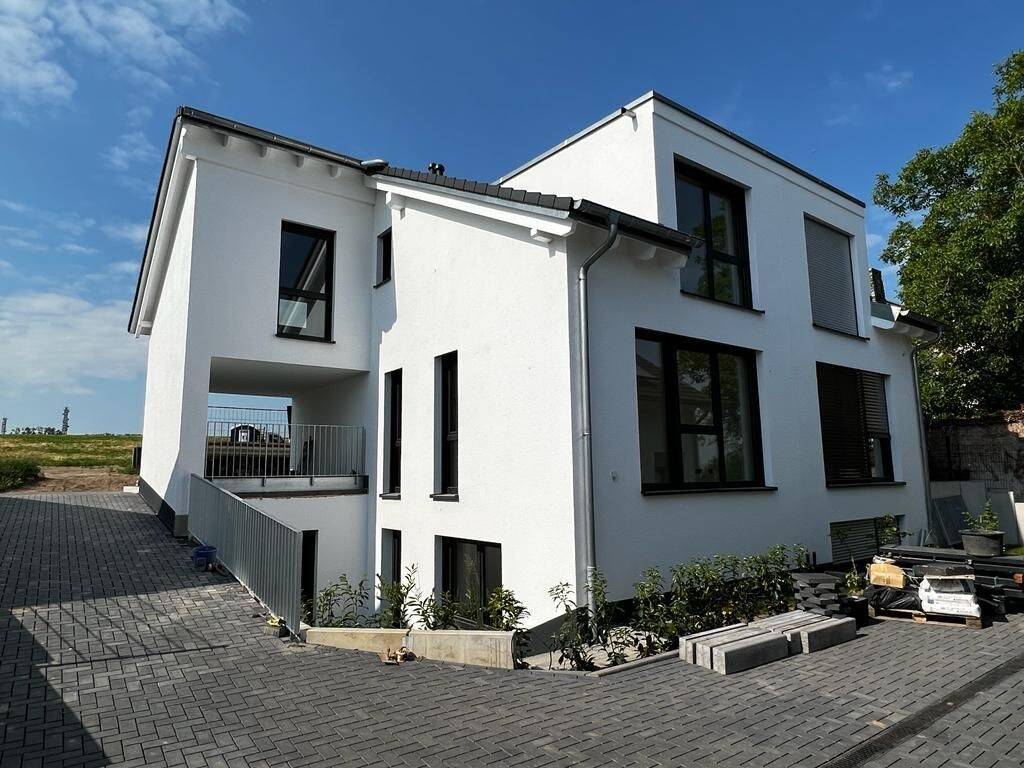 Neuwertige Doppelhaushälfte mit Carport in TOP-Lage von Mainz-Weisenau zu vermieten!, 55130 Mainz (Laubenheim Weisenau)