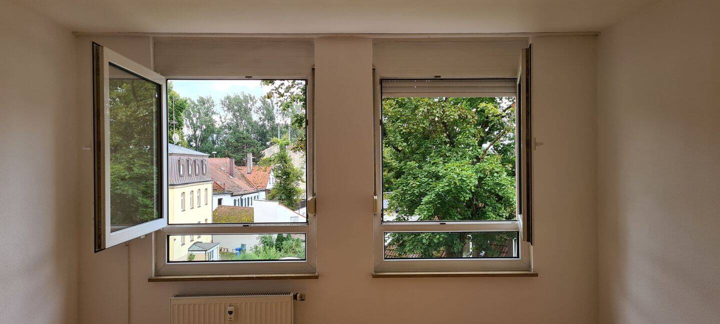 Gepflegte 1-Zimmer-Wohnung mit Einbauküche und TG-Stellplatz, 91054 Erlangen (Burgberg Erlangen-Nord Erlangen-Ost Innenstadt Sieglitzhof)