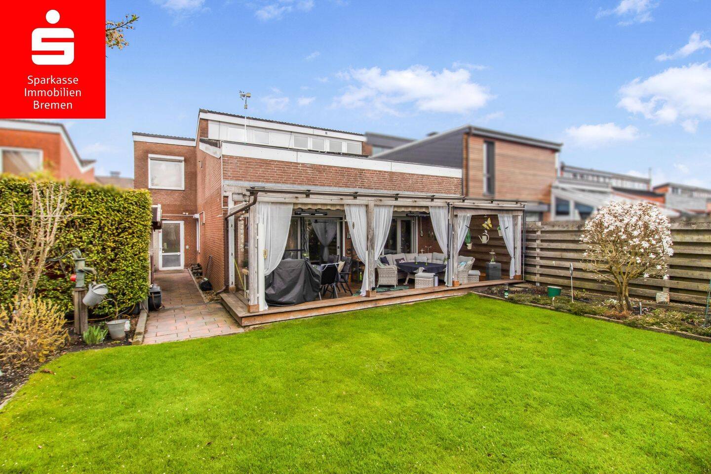 Moderne und große Doppelhaushälfte mit schönem Garten und Dachterrasse in ruhiger Lage in Stuhr, 28816 Stuhr