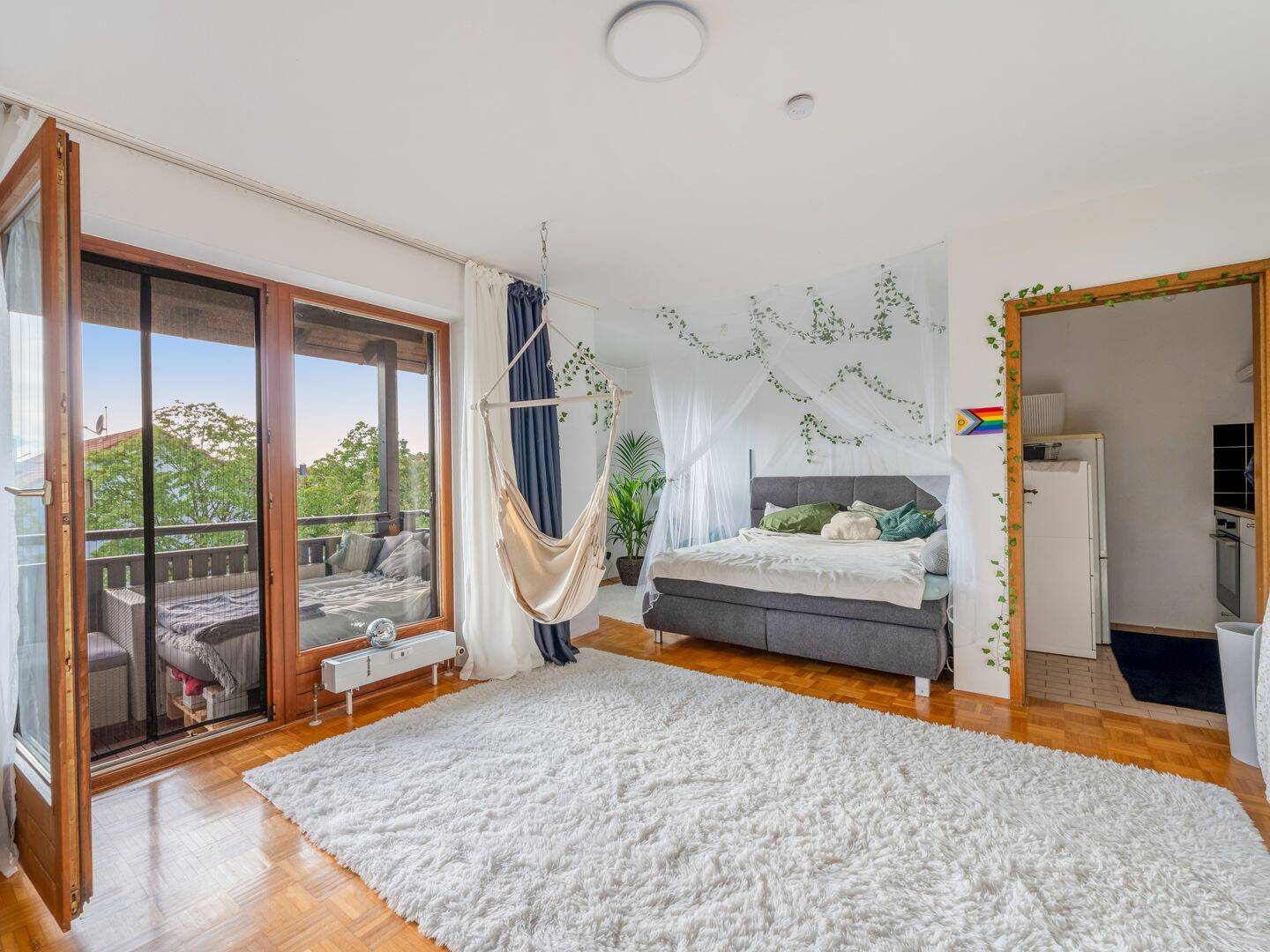 Großzügige 1-Zimmer-Wohnung mit separater Küche und großem Westbalkon, 85635 Höhenkirchen-Siegertsbrunn