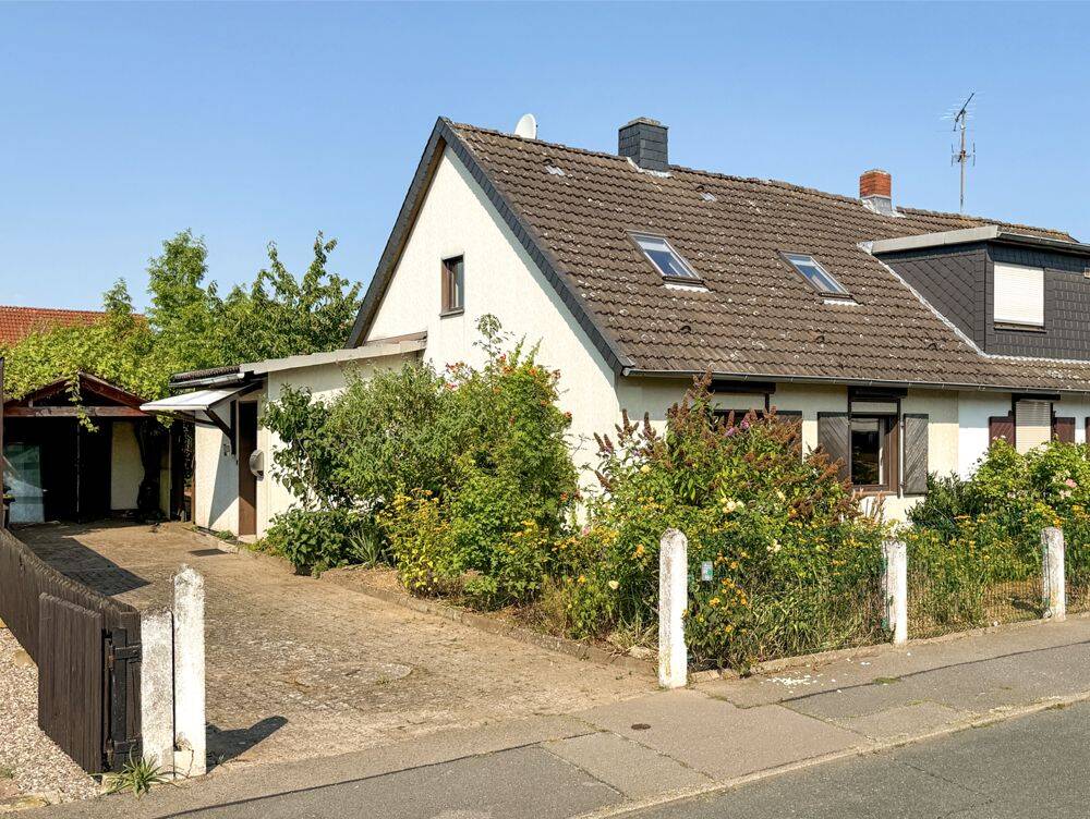 Projektimmobilie auf ca. 556 m² Grundstück  – für Handwerker, Sanierer und Menschen mit Ideen!, 30539 Hannover
