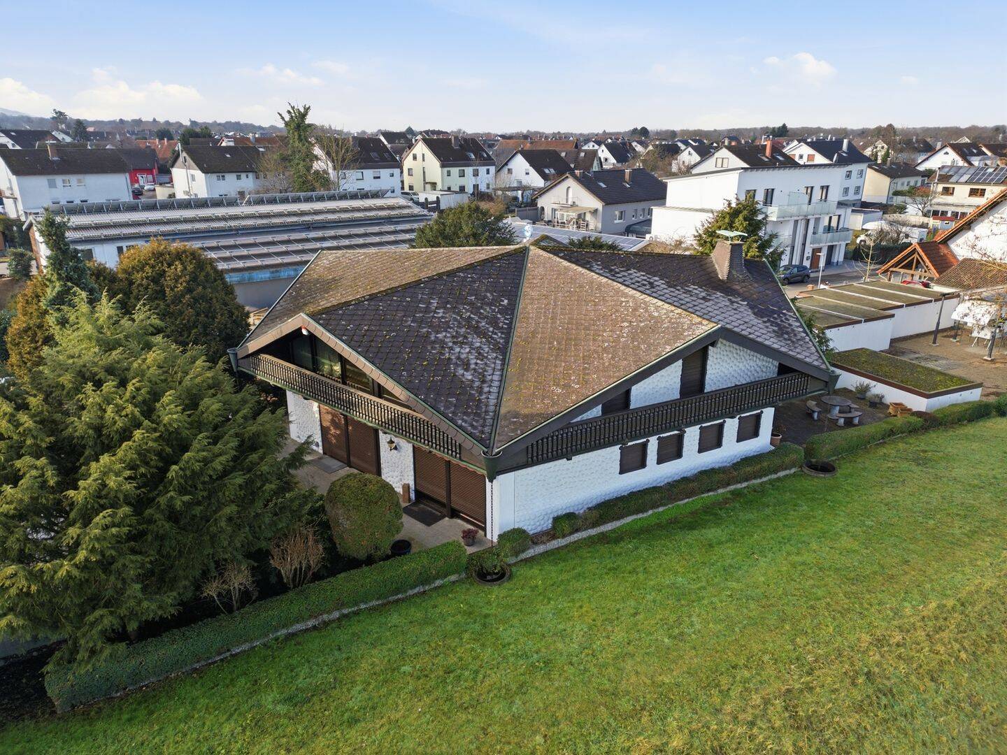 Ein Ort zum Ankommen – Einfamilienhaus mit einzigartiger Architektur und Blick ins Grüne, 76456 Kuppenheim