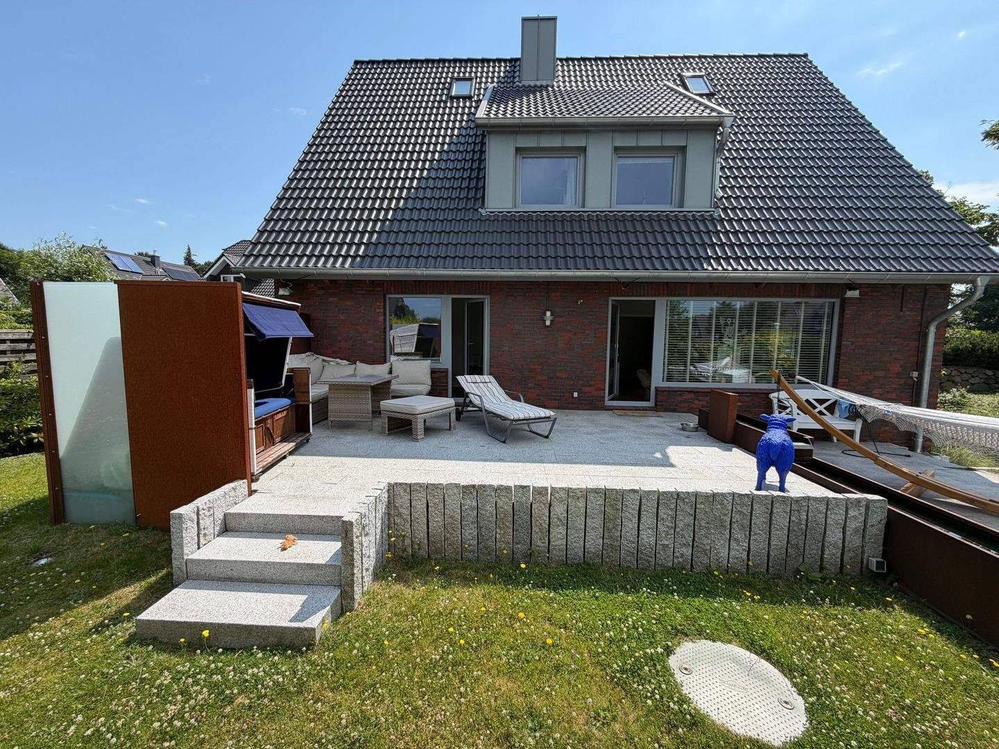 Warum nur DHH kaufen, wenn preisgleich freihstehendes saniertes Haus mit 2 gleichwertigen Wohneinheiten Nähe Nordseeklinik möglich? Provisionsfrei!!, 25980 Sylt