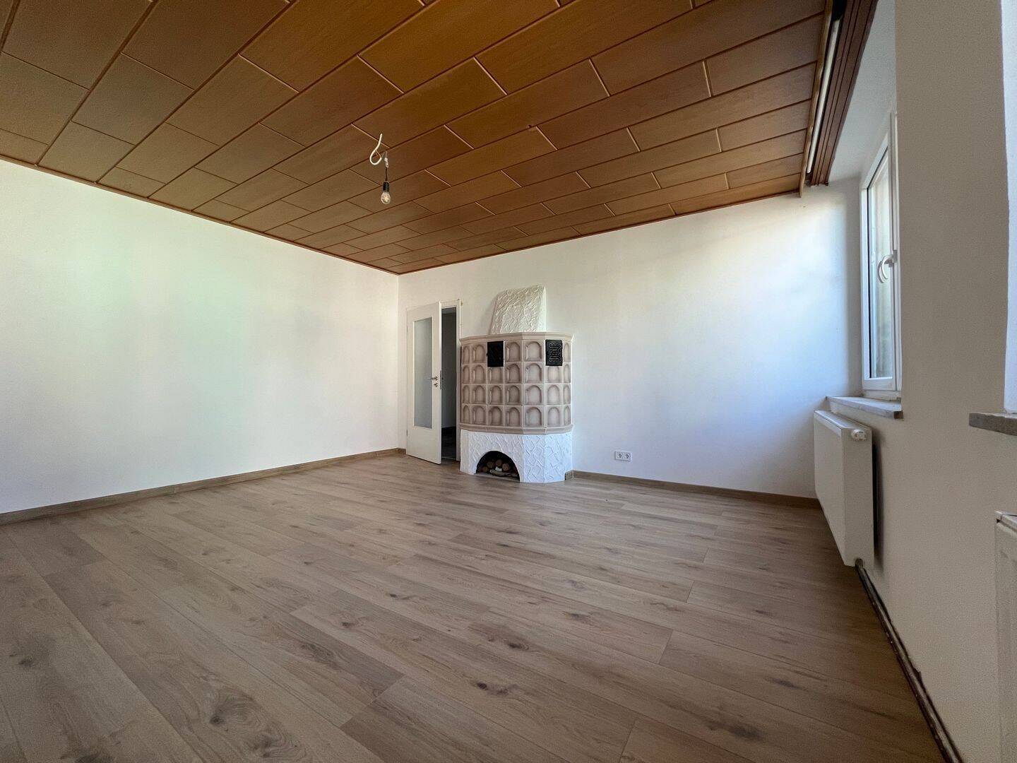 Erstbezug nach Kernsanierung 4-Zimmer-Erdgeschosswohnung, 95100 Selb