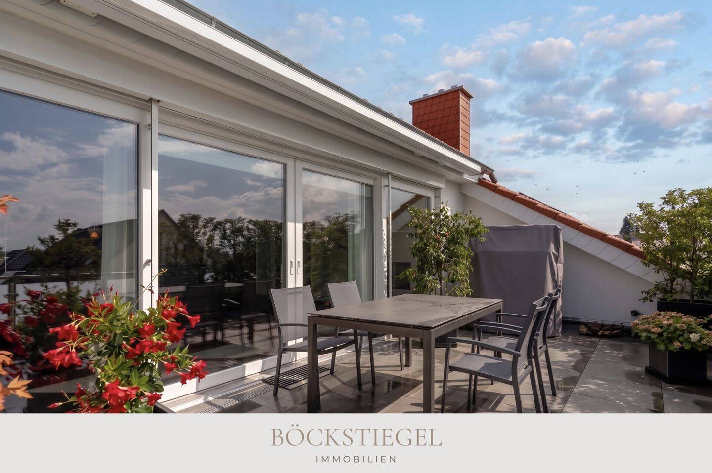 Wohnen auf höchstem Niveau: Tolle Wohnung mit Loggia, Tiefgarage und Aufzug!, 33790 Halle (Westf.)
