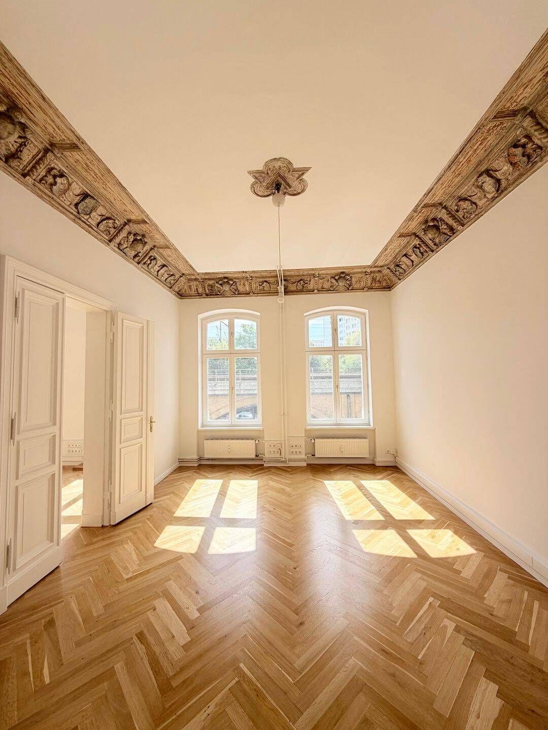 Charmante 4-Zimmer-Altbauwohnung mit Stuck und Parkett im Herzen von Berlin-Mitte, 10178 Berlin (Mitte)