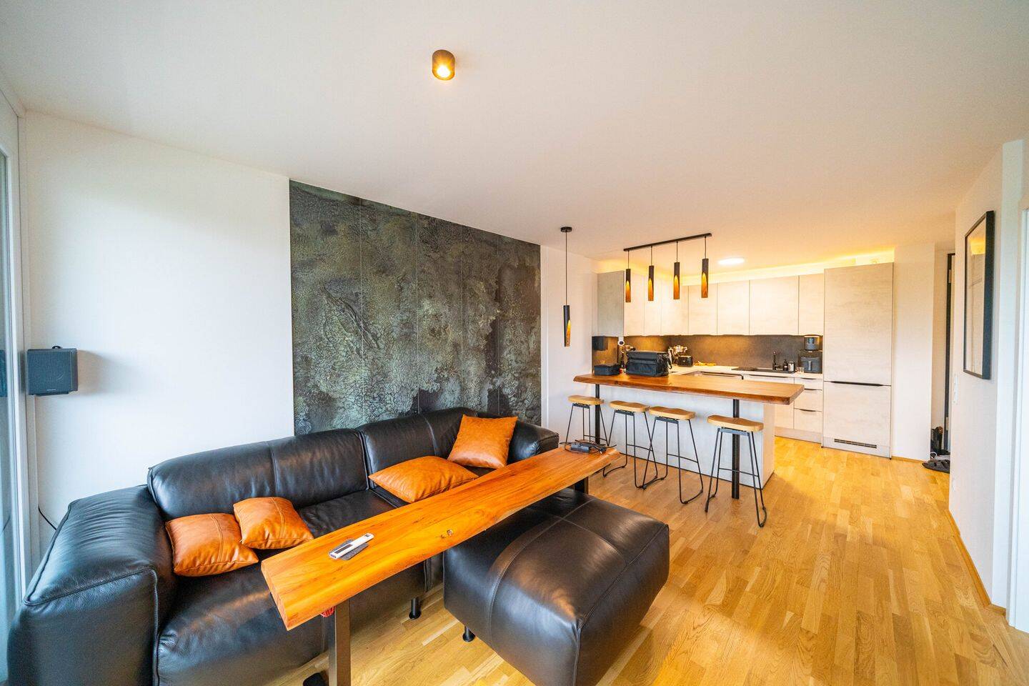Stilvolle 2-Zimmer-Wohnung mit hochwertiger Einbauküche und Balkon, 93051 Regensburg (Galgenberg Großprüfening-Dechbetten-Königswiesen Kumpfmühl-Ziegetsdorf-Neuprüll)