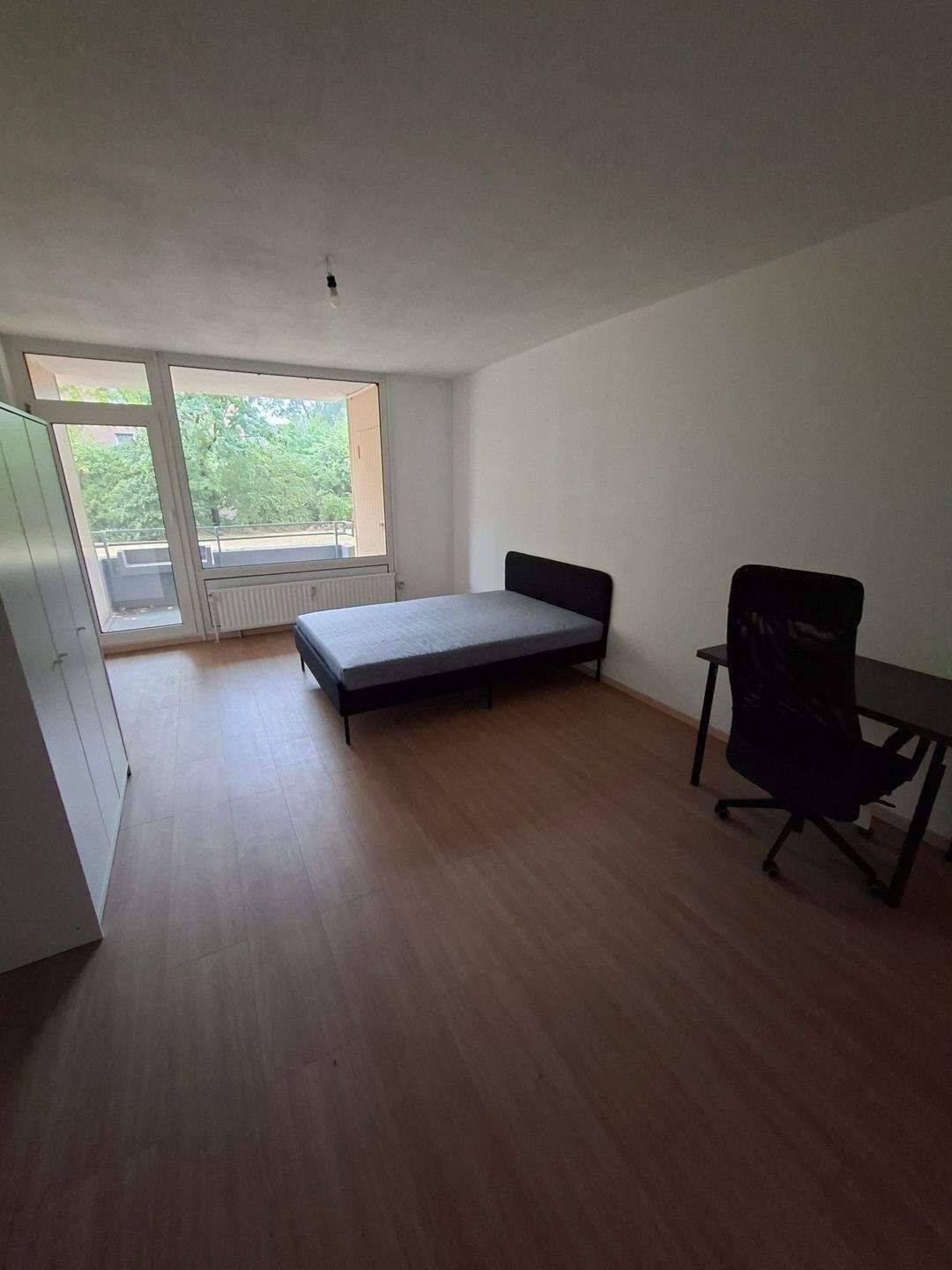 D – Lierenfeld *** möbliertes WG-Zimmer mit Balkon ***, 40231 Düsseldorf (Eller Lierenfeld)