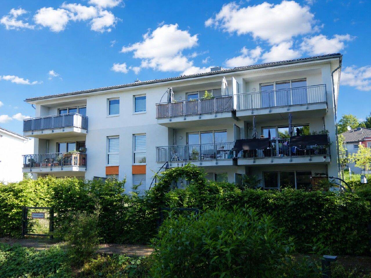 Modern geschnittene 4-Zimmer-Wohnung mit Einbauküche und Aufzug, 51377 Leverkusen (Alkenrath Manfort Schlebusch Steinbüchel)