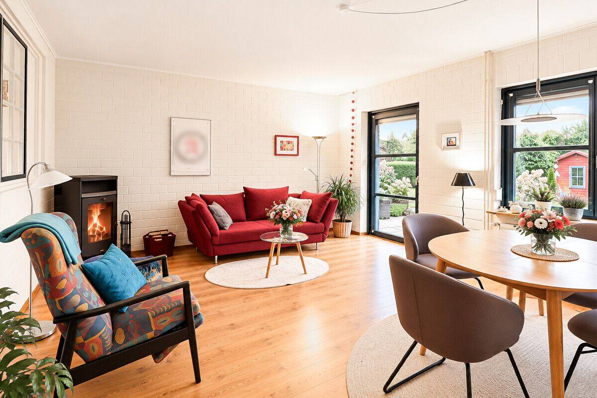 Gepflegtes Reihenmittelhaus mit Südterrasse, Balkon, Carport und Kaminofen, 25813 Husum