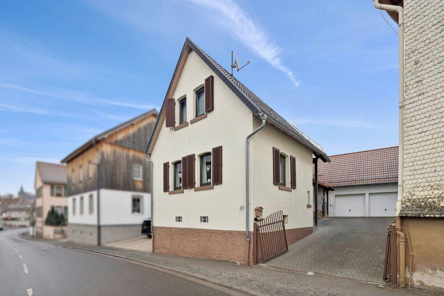 Charmantes Wohnhaus mit großem Grundstück in ruhiger Lage – ideal für Individualisten, 61239 Ober-Mörlen