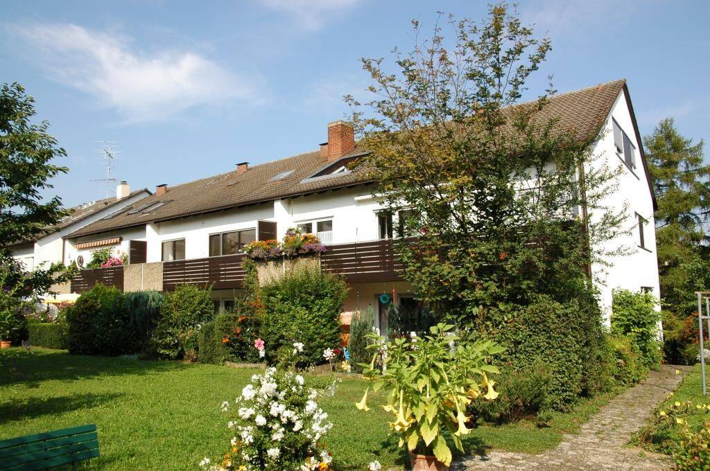 Im Herzen von WN-Neustadt großzügige 3,5-Zimmer-Wohnung mit Balkon im gepflegten Mehrfamilienhaus, 71336 Waiblingen