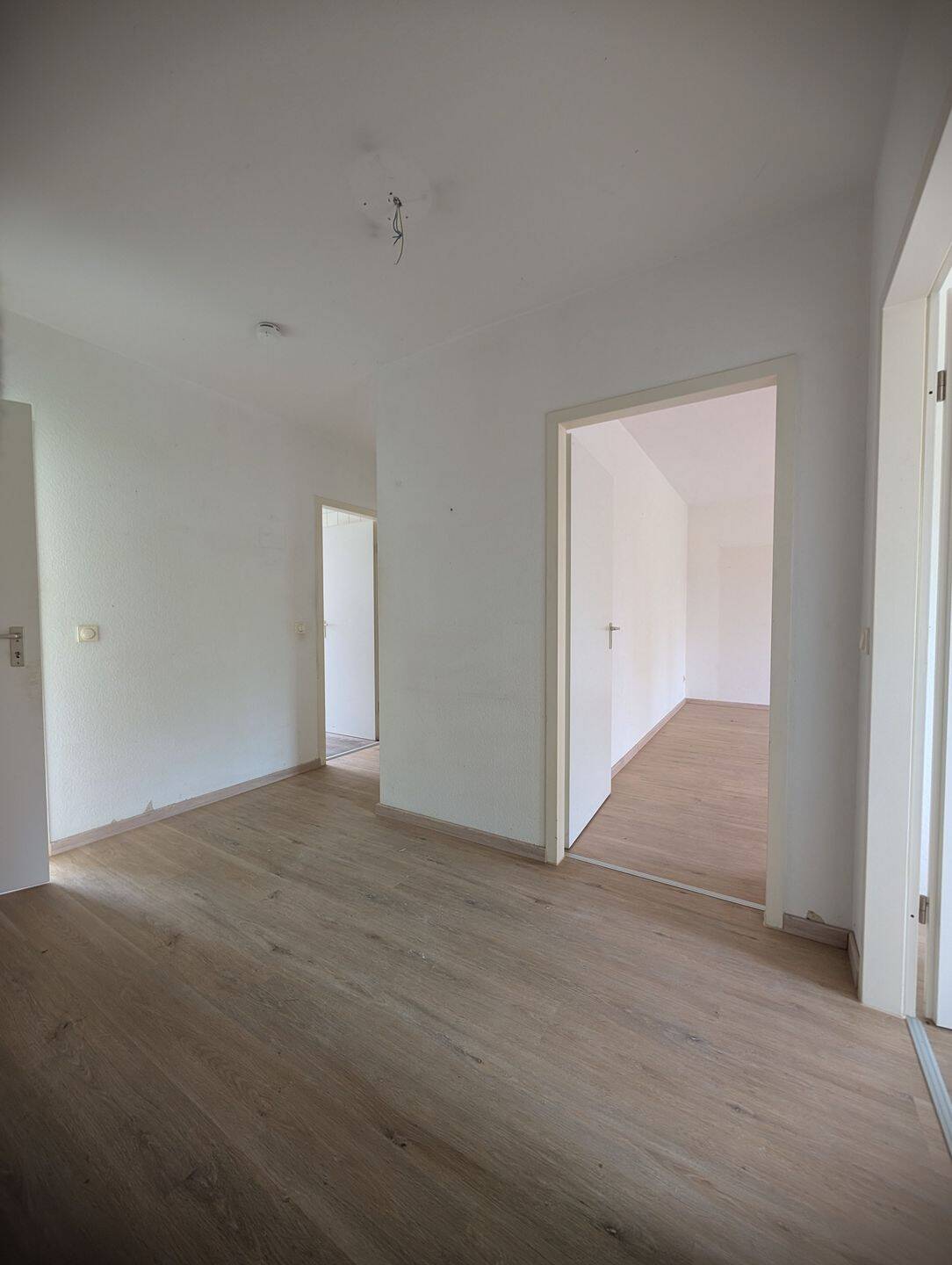 3 Zimmer Wohnung mit großzügigem Balkon und neuem Fußbodenbelag in Stahnsdorf, 14532 Stahnsdorf