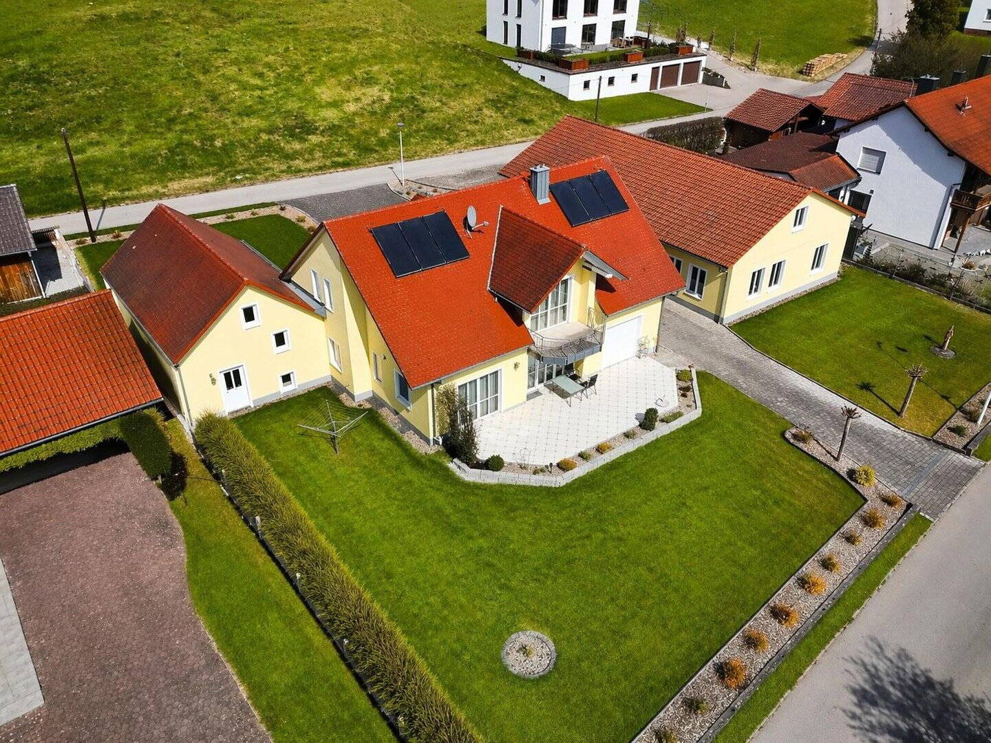 Repräsentatives Einfamilienhaus mit separaten Gewerbegebäude Werkstatt/Lagerhalle, 93345 Hausen