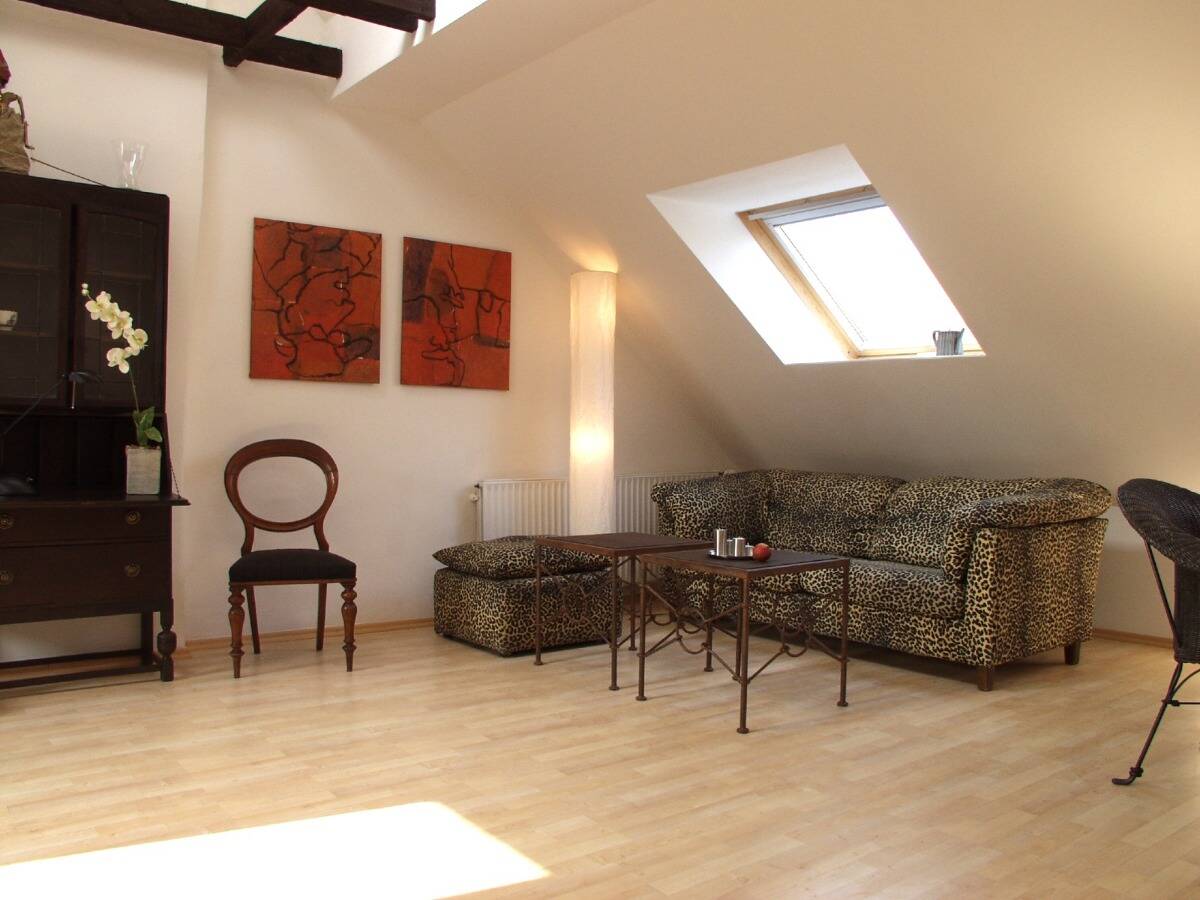 Dachgeschosswohnung in Bremen zu vermieten. – Wohnen auf Zeit –, 28211 Bremen (Gete Radio Bremen Schwachhausen)