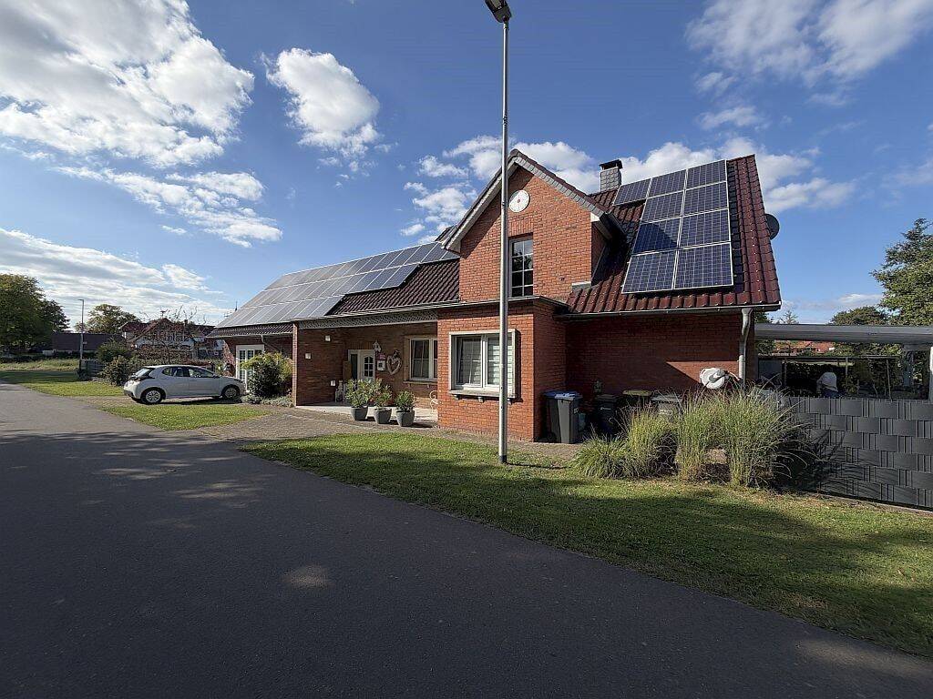 Renoviertes Einfamilienhaus mit Potenzial, 32469 Petershagen