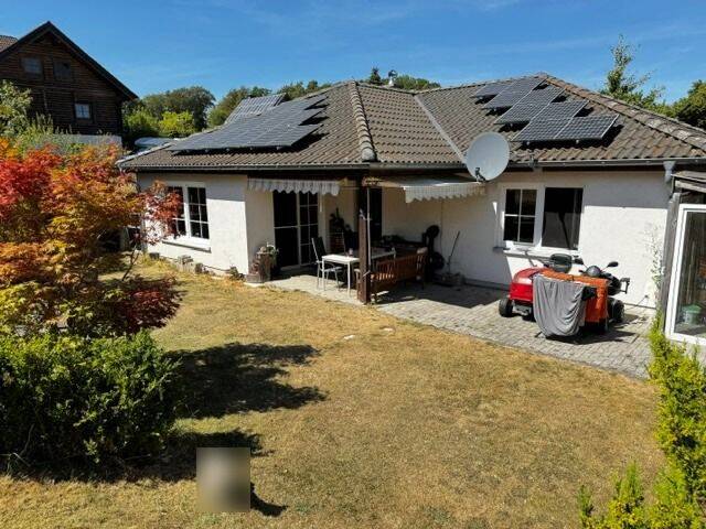 Wohnen auf einer Ebene – gepflegter Bungalow mit PV-Anlage und großzügigem Grundstück in Blasweiler, 53506 Heckenbach