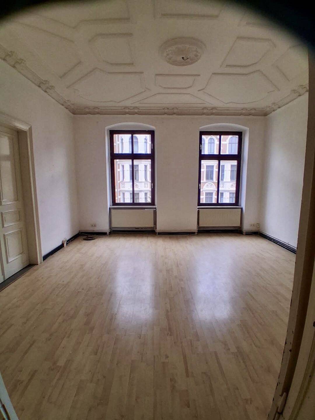 Sehr schöne sonnige WG. taugliche 5-R-Wohnung in MD-Altstadt ca.163im2 1.OG.zu vermieten., 39104 Magdeburg (Altstadt Buckau)