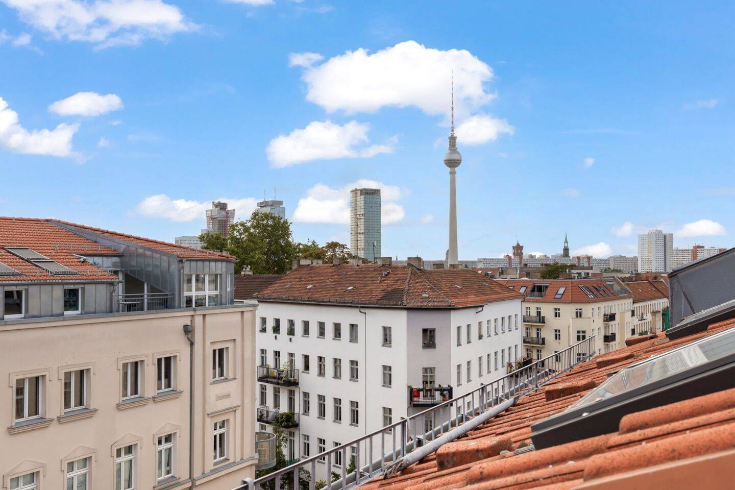 Helle 4 Zimmer Dachgeschosswohnung mit zwei Terrassen in Mitte, 10119 Berlin (Mitte Prenzlauer Berg)