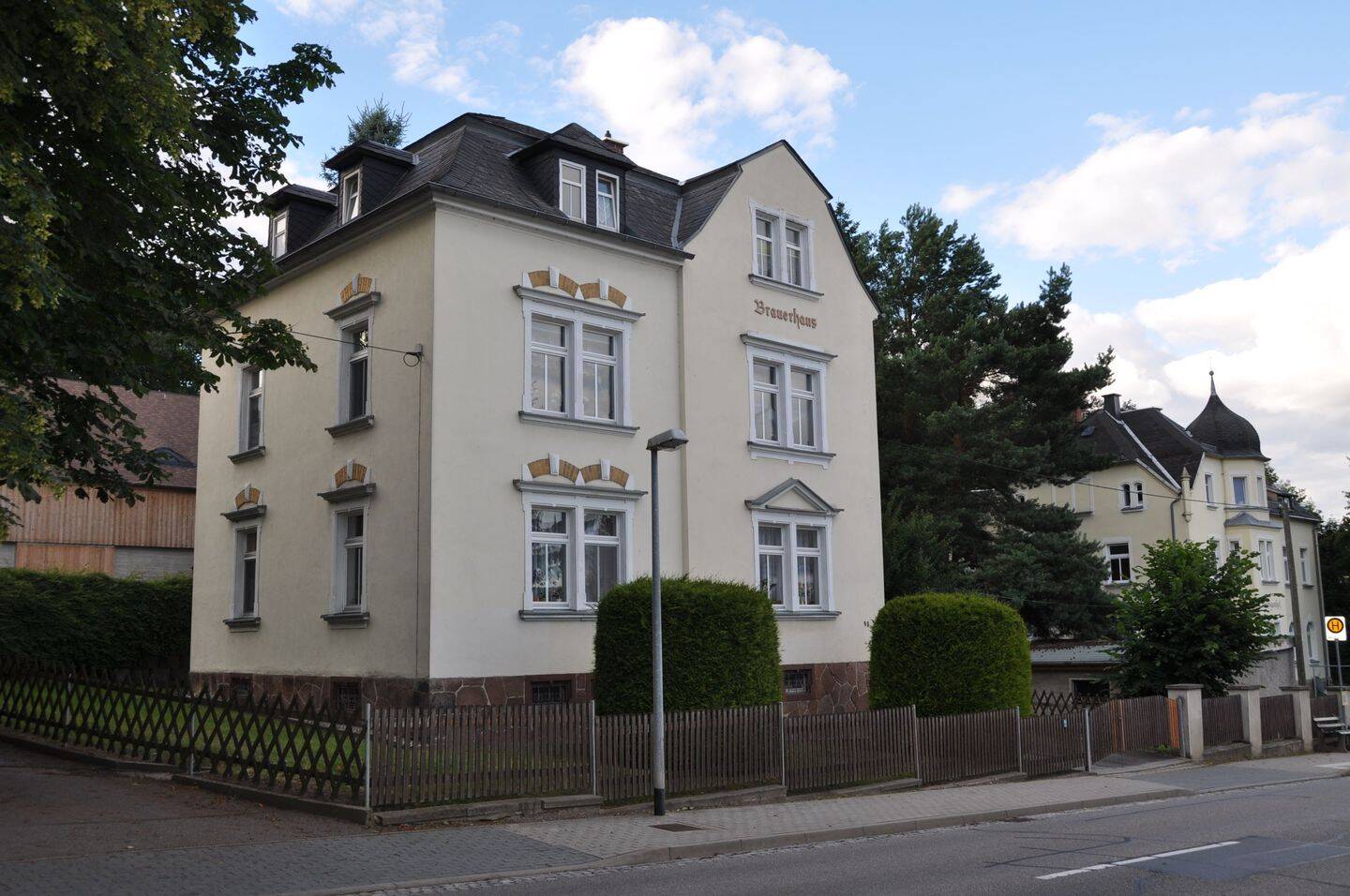 ruhiges Wohnen in gepflegtem 3-Familien-Haus, 9249 Taura