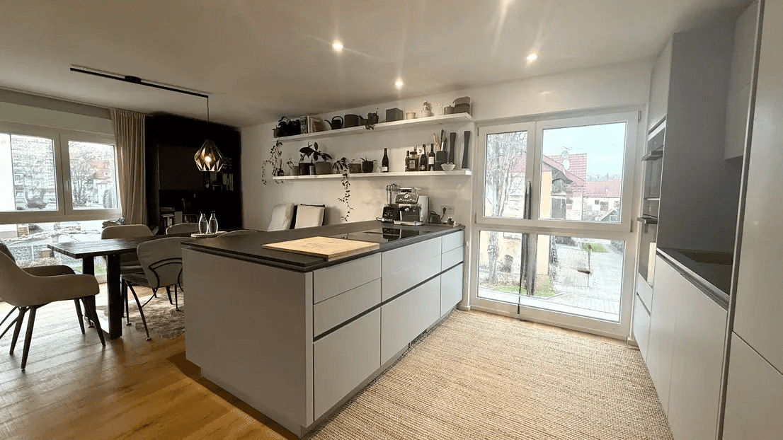 Besondere 2,5-Zimmer-Wohnung mit Designbad, Smart-Home & hochwertiger Einbauküche in Köngen, 73257 Köngen