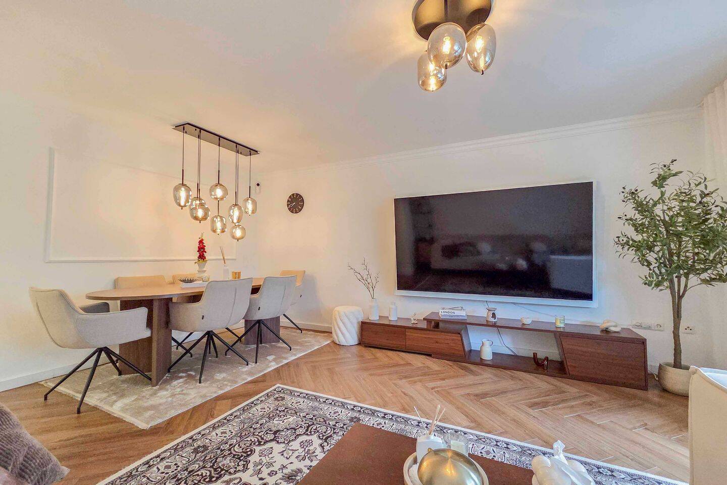 Ankommen und Wohlfühlen ; Kernsanierte 3-Zimmer-Traumwohnung mit eigenem Garten, 51147 Köln (Porz)