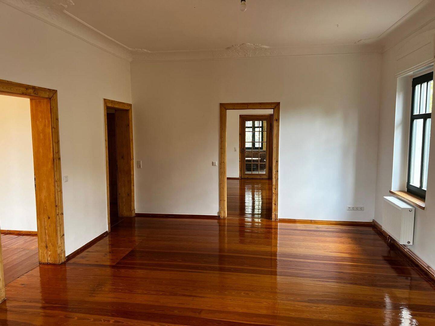 4-Zimmer-Altbaucharme: 1912 mit Stuck,Erker & Wintergarten | 110 m², 4451 Borsdorf
