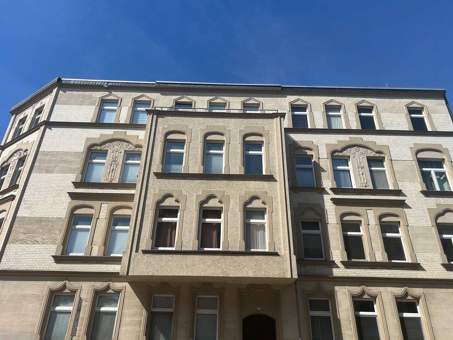 Großzügige 3-Raum-Altbauwohnung mit Tageslichtbad, sep. WC und 2 Abstellräumen!, 6112 Halle (Saale)