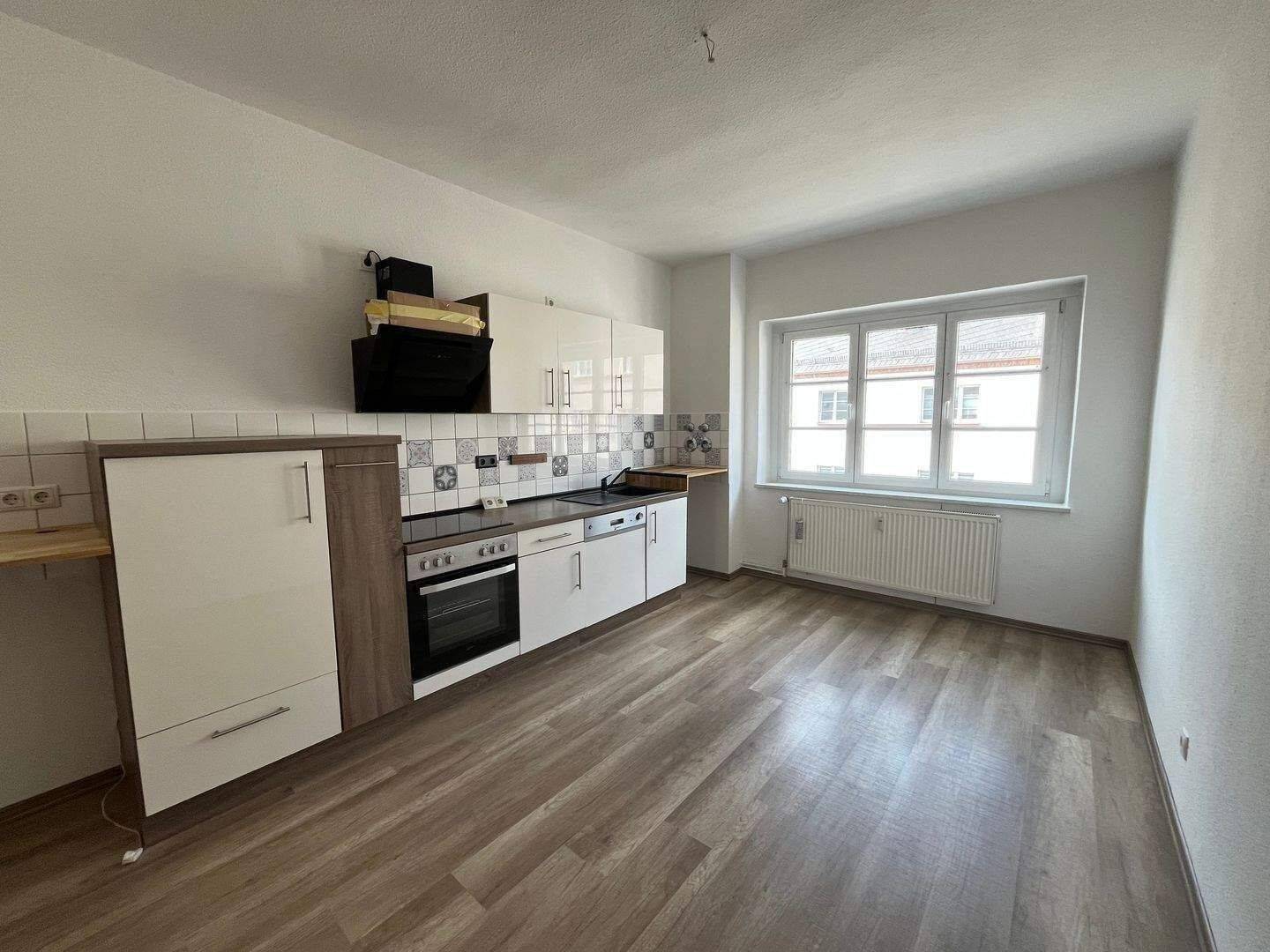 Charmante 2-Zimmer-Wohnung mit Balkon inkl. EBK, 9126 Chemnitz (Altchemnitz Bernsdorf Gablenz Lutherviertel Sonnenberg)