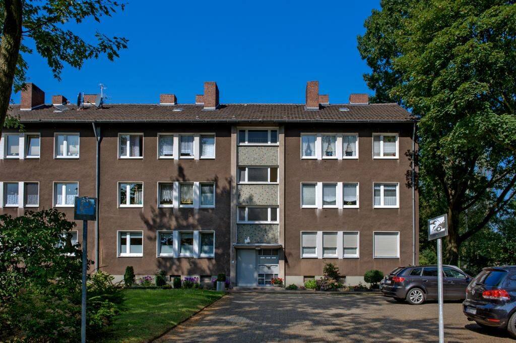 Schönes modernes Badezimmer mit Wanne und Fenster!, 47441 Moers
