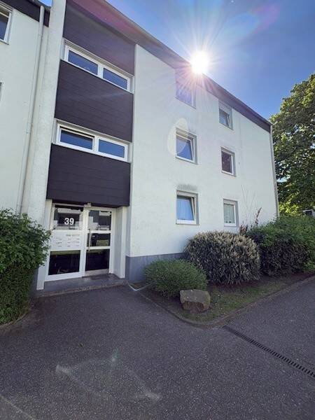Einziehen & wohlfühlen: 2-Zimmer-Wohnung mit Balkon, 45327 Essen (Katernberg Stoppenberg)
