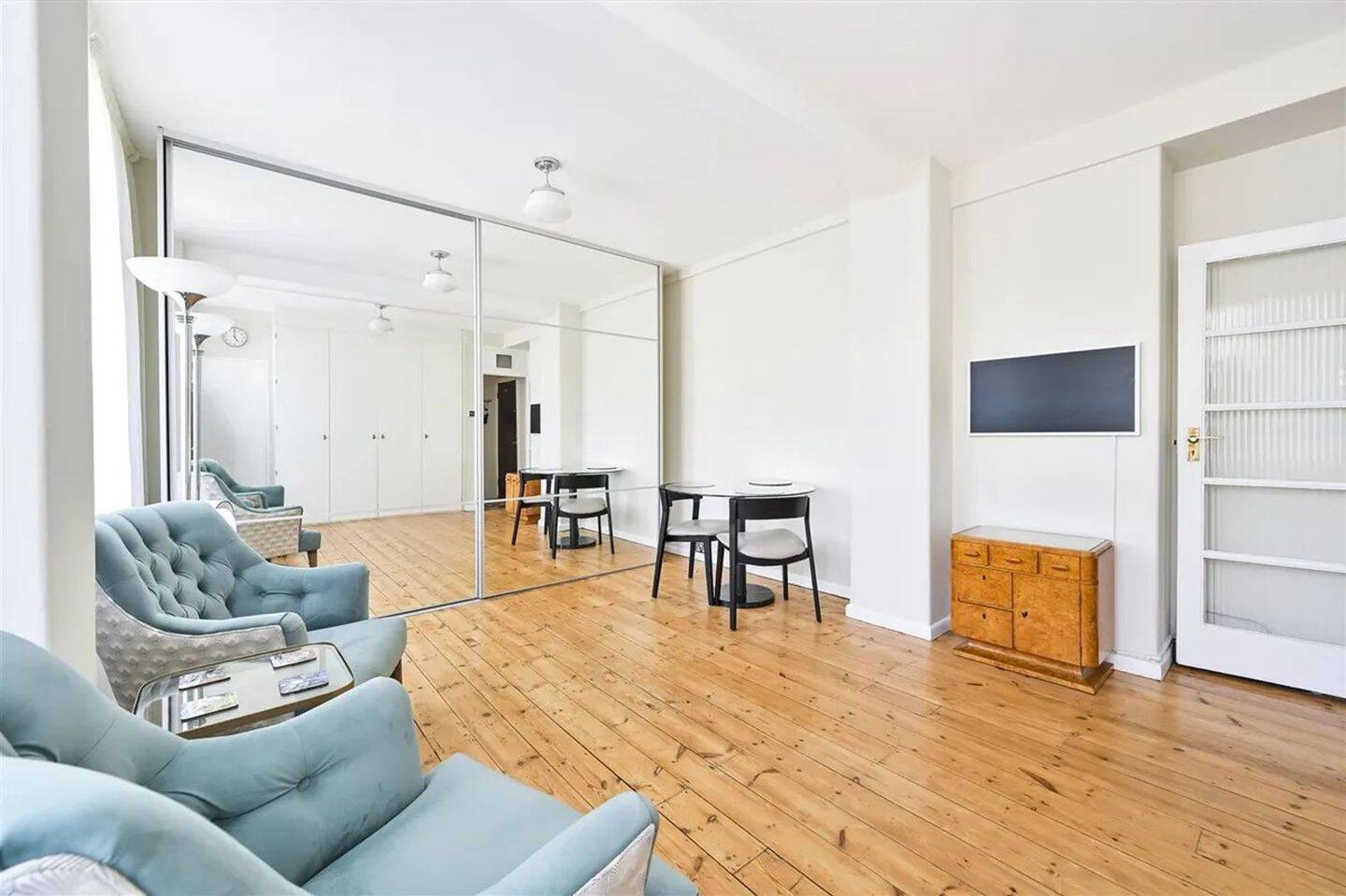 Renovierte 1-Zimmer-Wohnung im Zentrum Stuttgart, 70173 Stuttgart (Mitte)