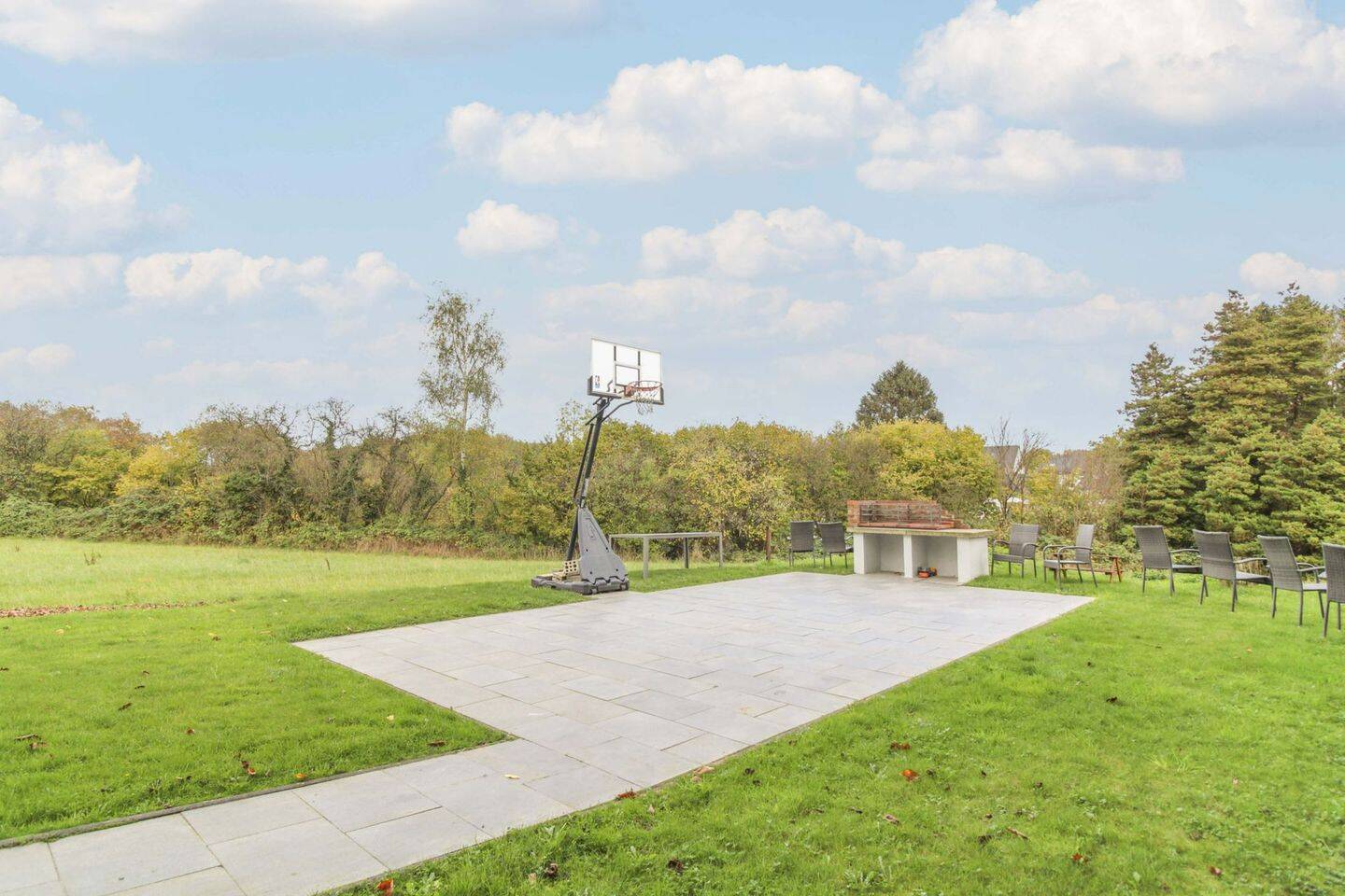 Stilvolle 4-Zimmer-Wohnung mit Balkon, Stellplatz & großzügigem Gartenbereich, 51381 Leverkusen (Bergisch Neukirchen Lützenkirchen Quettingen)