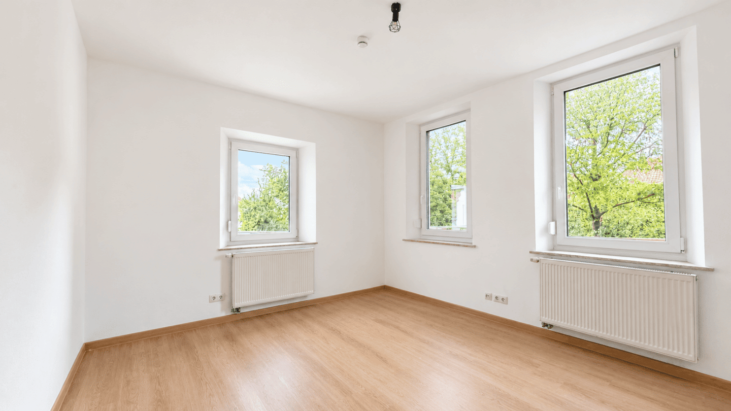 Helle Wohnung mit drei Zimmern und Stellplatz in Bad Staffelstein, 96231 Bad Staffelstein