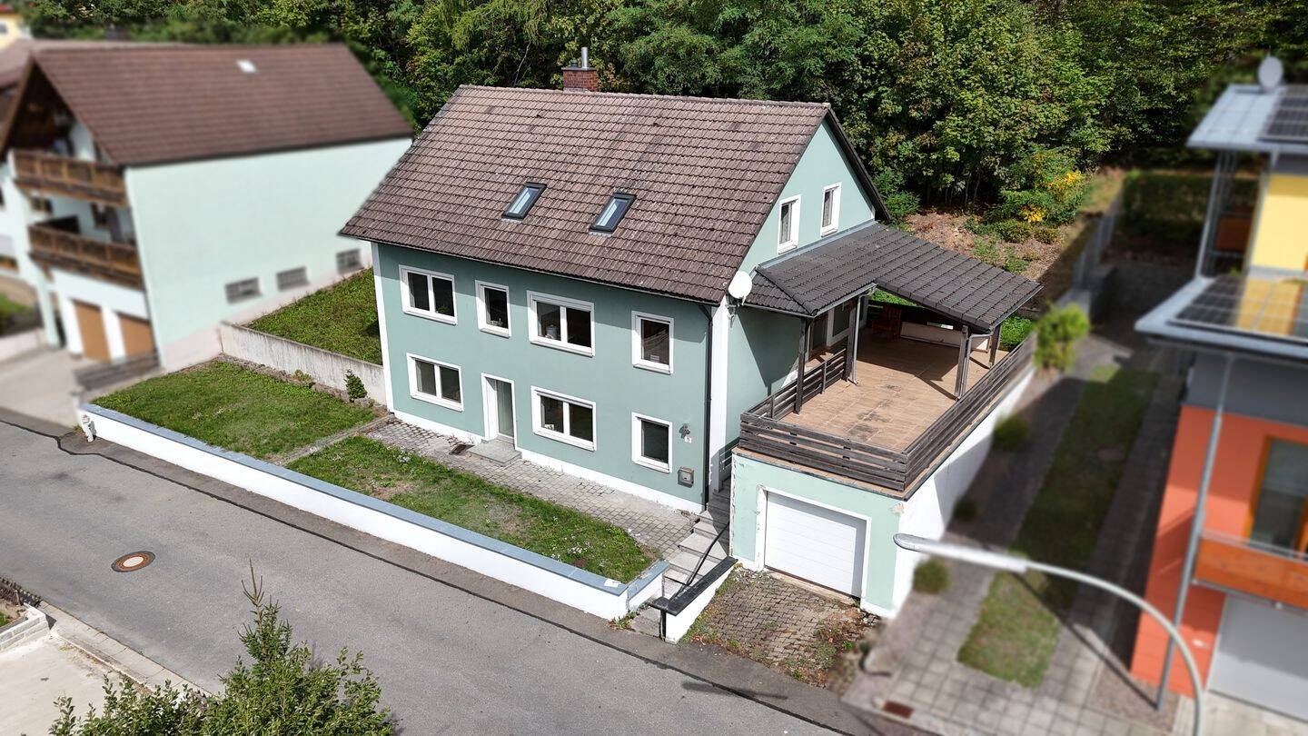 Geräumiges Einfamilienhaus mit Einliegerwohnung in Tännesberg für handwerklich Geschickte, 92723 Tännesberg