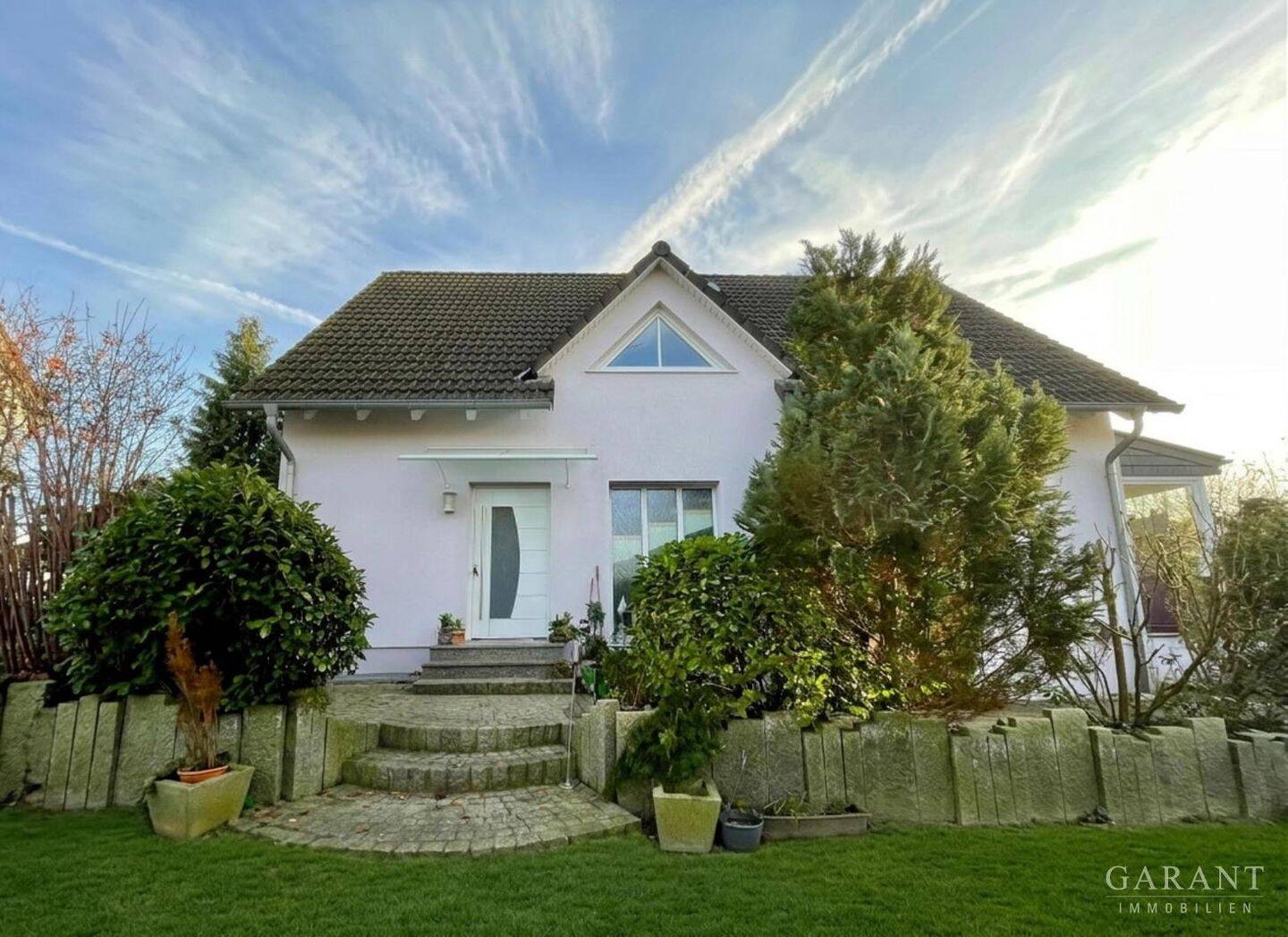 Großzügiges Familienhaus m. Wintergarten, Einliegerwohnung, ca. 1.080 qm Traumgrundstück b. Nürnberg, 90542 Eckental